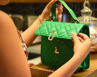 Discover the Beauty of AAA Handbags’ Designer Purses