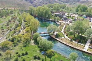 Beautiful aerial view of a park with a river and greenery in Turkey. — How To Be A Total Patti Rules Expert