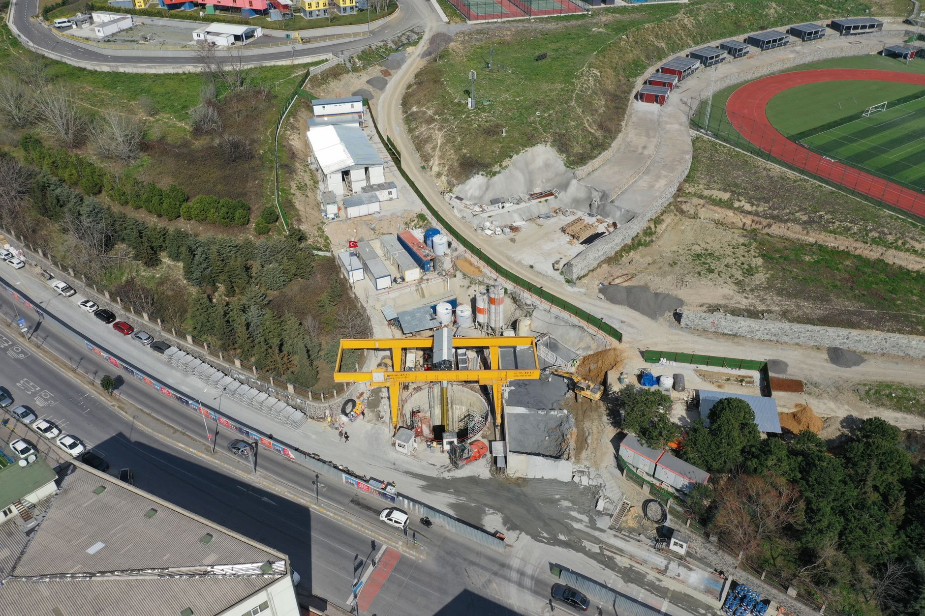 Sunlit aerial view of a construction site in Güngören, İstanbul near a stadium. — Play Dream Vegas Casino At The Best Uk Onli